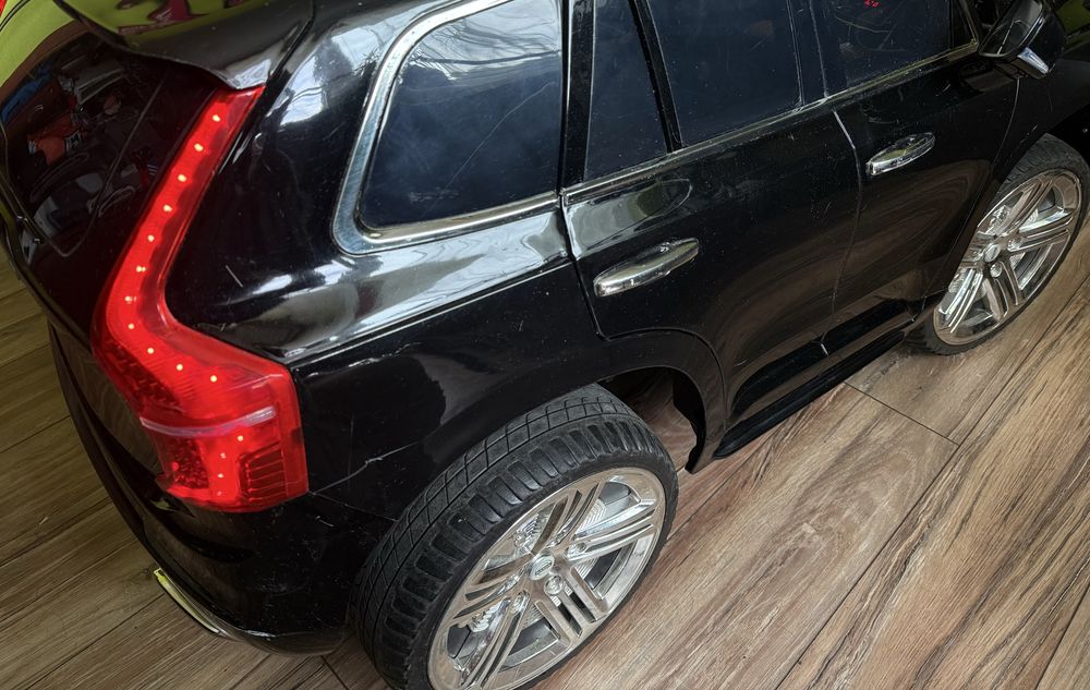volvo xc90 na akumulator