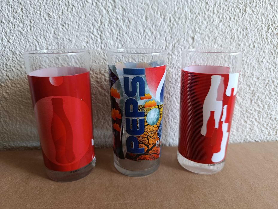 Szklanki Coca cola, Pepsi.