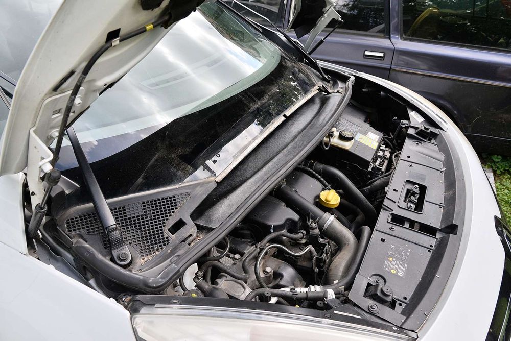 Жабо Рено Сценік 3.Накладка під лобове скло Renault SCENIC 3