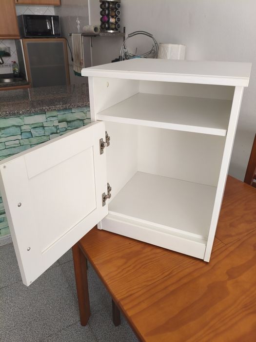 Conjunto de quarto SONGESAND: cómoda (4 gavetas) + mesa de cabeceira
