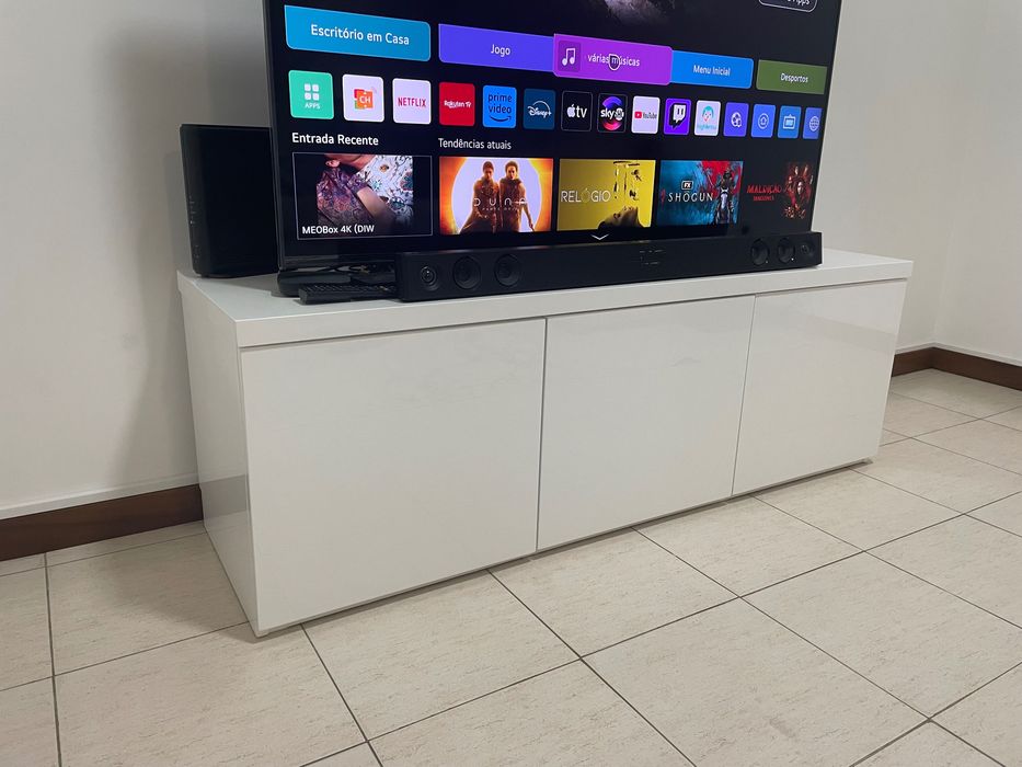 Móvel lacado branco  alto brilho