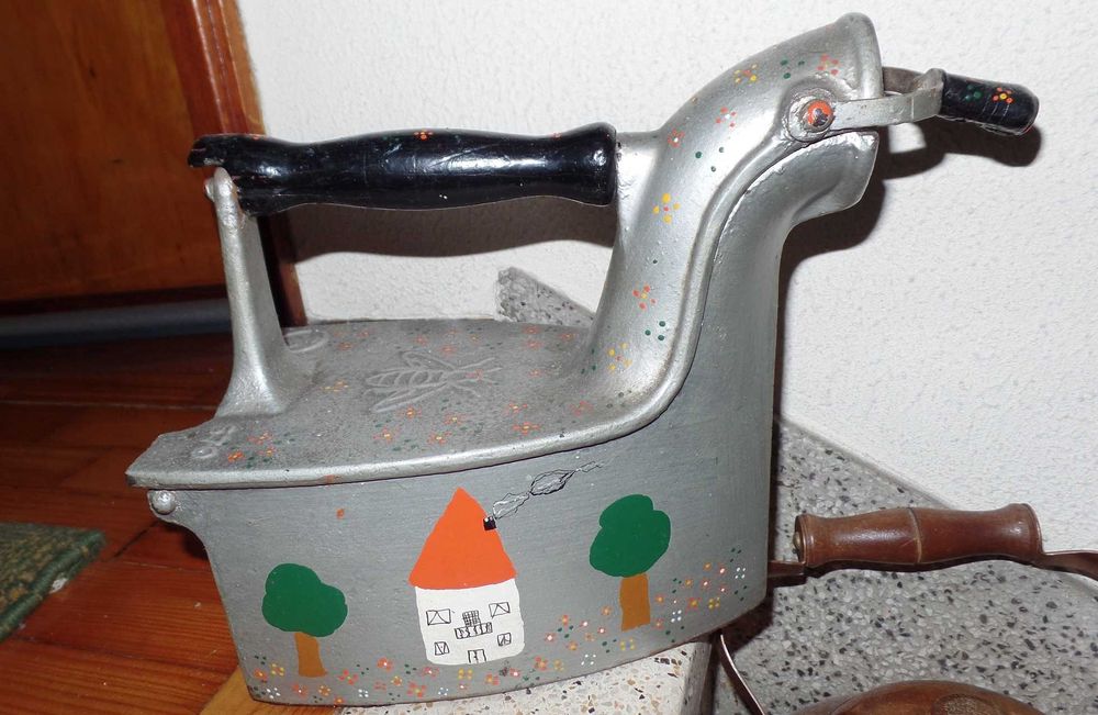 Ferro Antigo de Carvão Decorativo