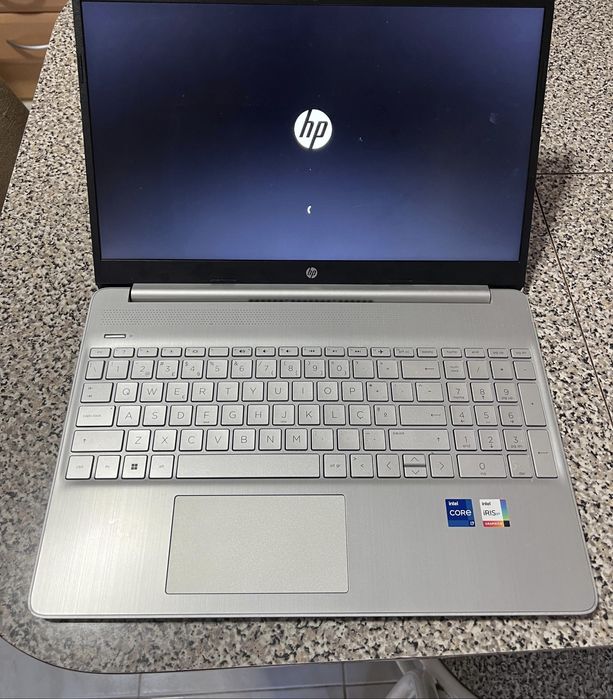 Portátil HP 15s-fq5023np - 15.6" Core i7 16GB 512GB SSD ×