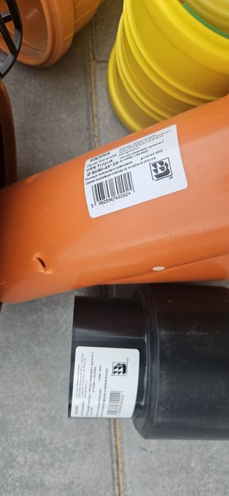 Złącza kolanka przejściówki do rynny i rury drenarskiej