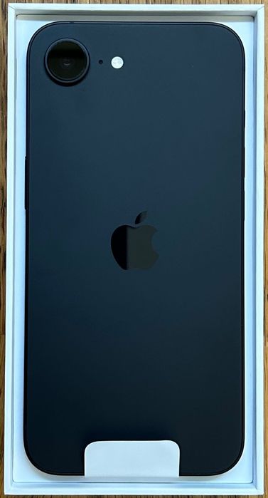 iPhone 16e (128 GB - preto)- novo, 3 anos de garantia