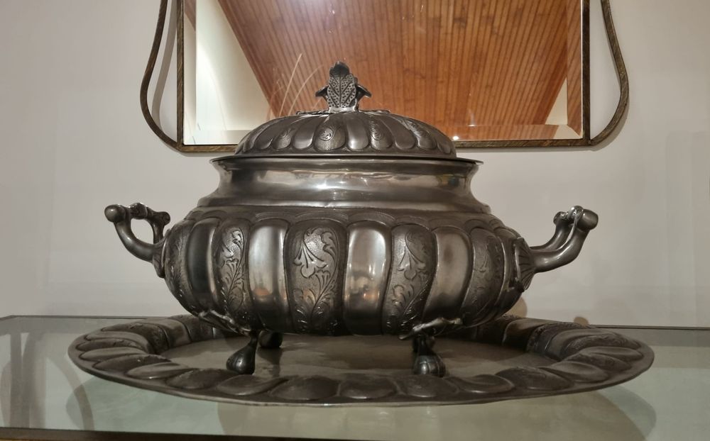 Terrina com tampa + travessa de estanho