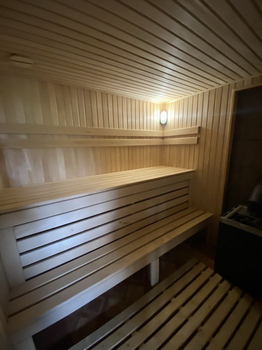 Оренда комерційної нерухомості 740м2 з власною земельною ділянкою