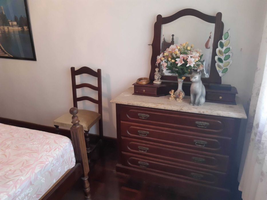 Mobília quarto casal, mogno, cama+cómoda+cadeira+2 mesas cab.+Colchão