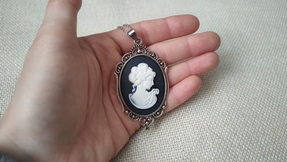 Wisior wisiorek naszyjnik medalion z kobieta kamea retro vintage duża