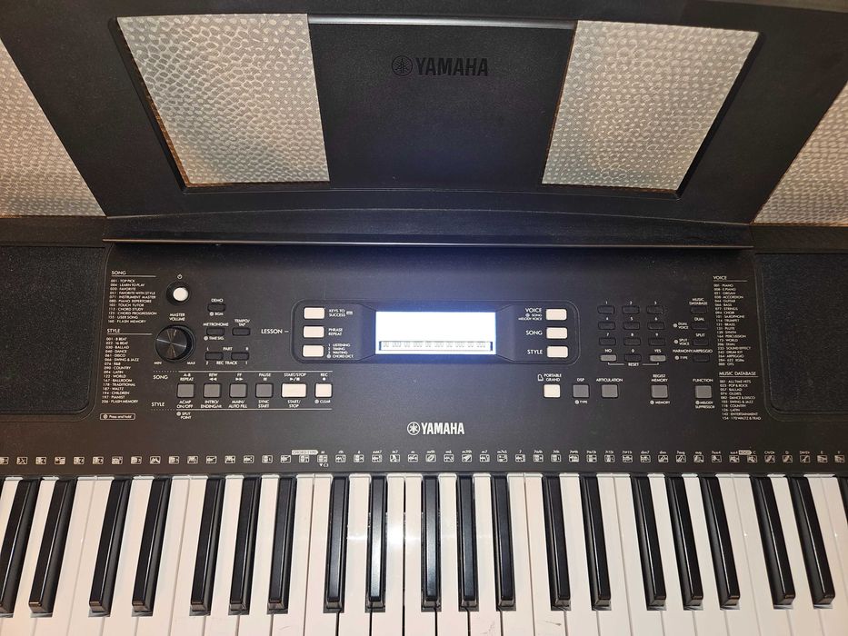 Keyboard Yamaha PSR-E373, statyw i pokrowiec