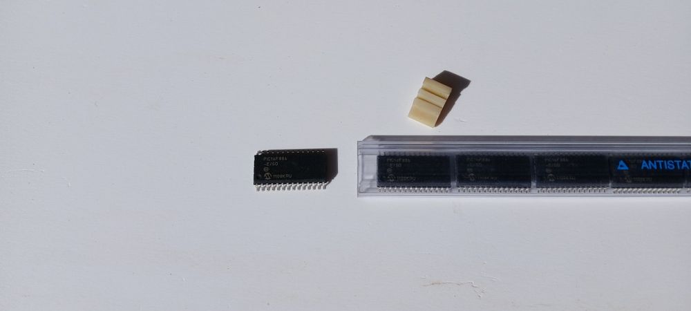 Microcontroladores PIC16F886-E/SO (Microchip) - Novos