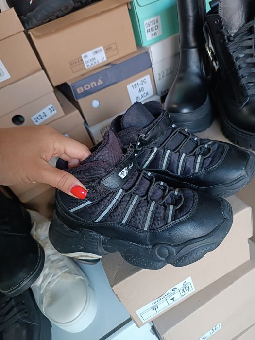 Продам осінні ботінки