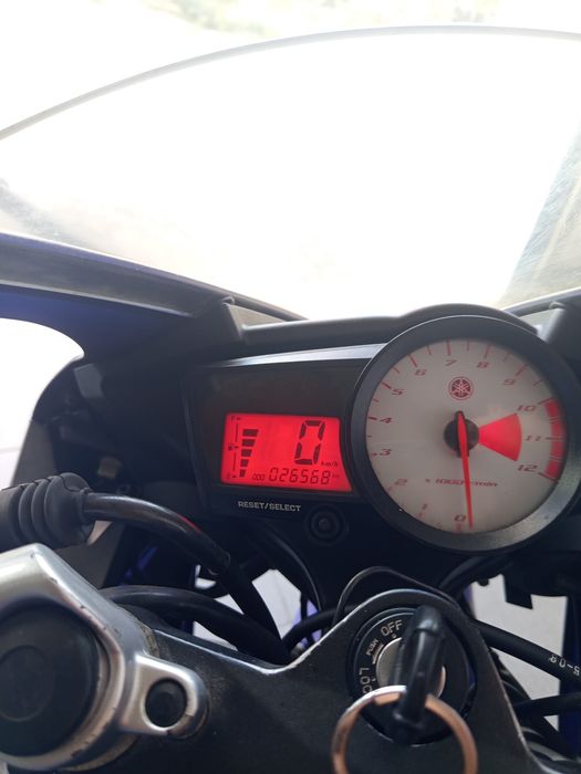 Yamaha YZF r125 bem estimada