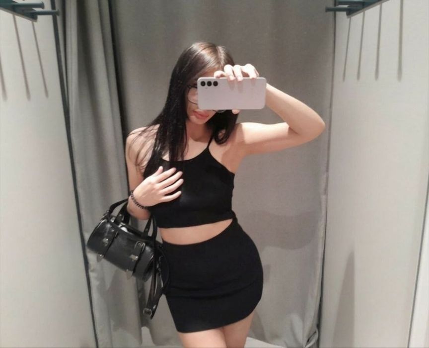 Міні-сукня в рубчик. Коротка чорна облягаюча сукня Bershka.