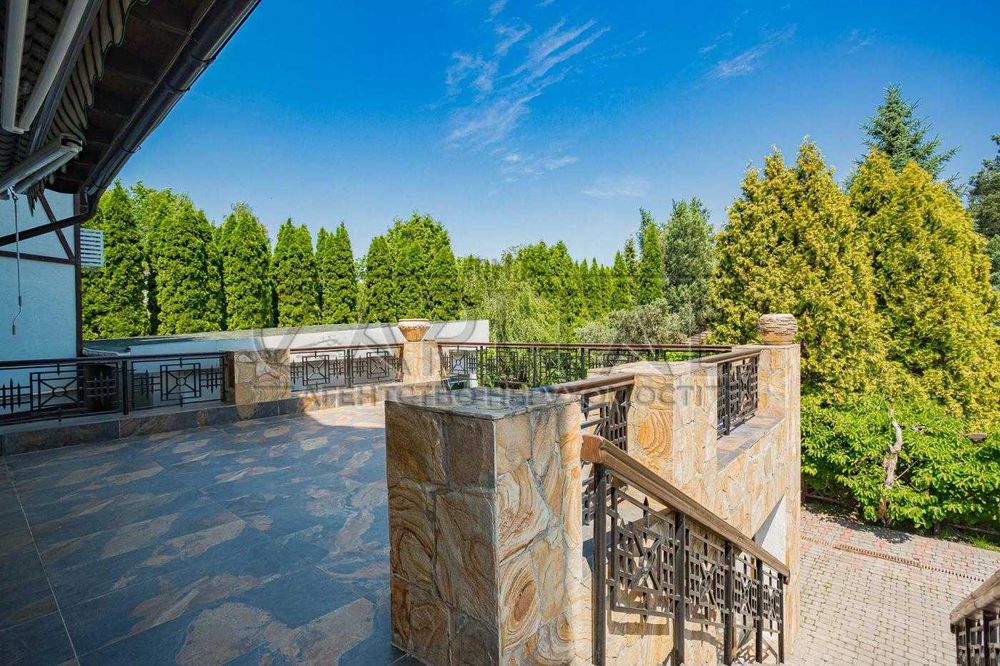 Оренда автономного будинку Козин 600 м2 3 пов, гараж, басейни, генерат