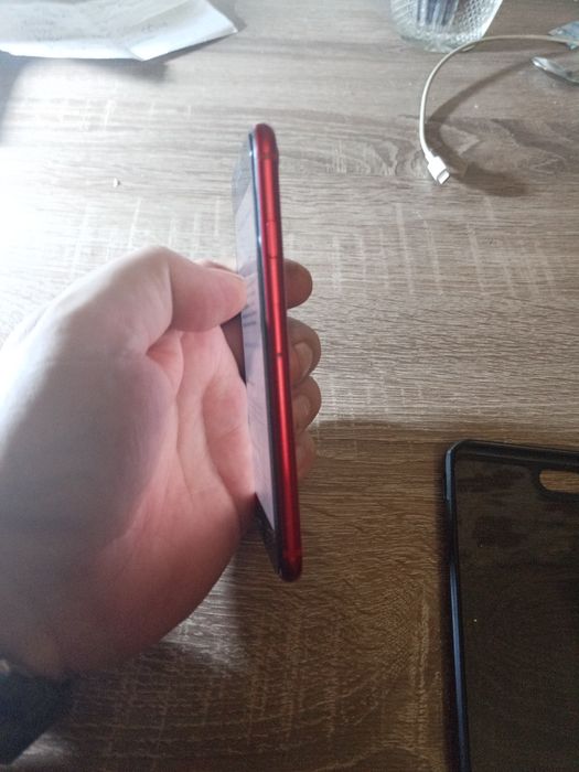 продам айфон SE2   126g