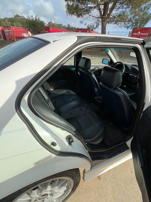 BMW E36 318is Sedan