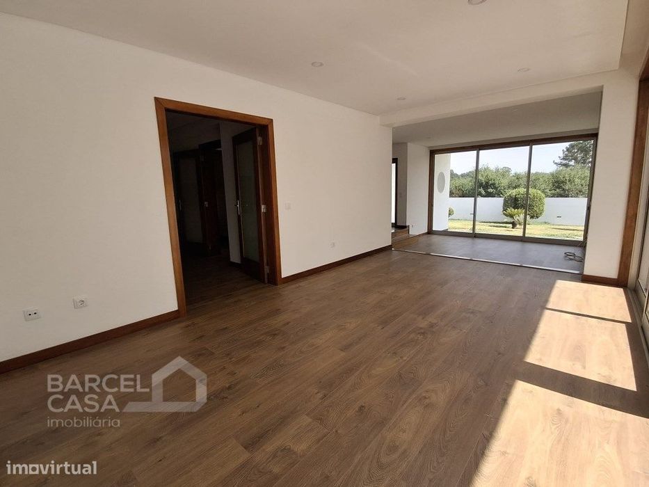 Moradia T4+1 Exclusiva em Tamel São Veríssimo | A 5 Minutos do Cent...