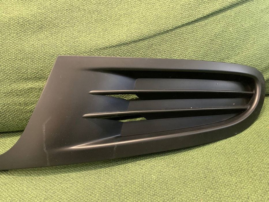 Решетка в бампер Golf6.  5K0853665A9B9