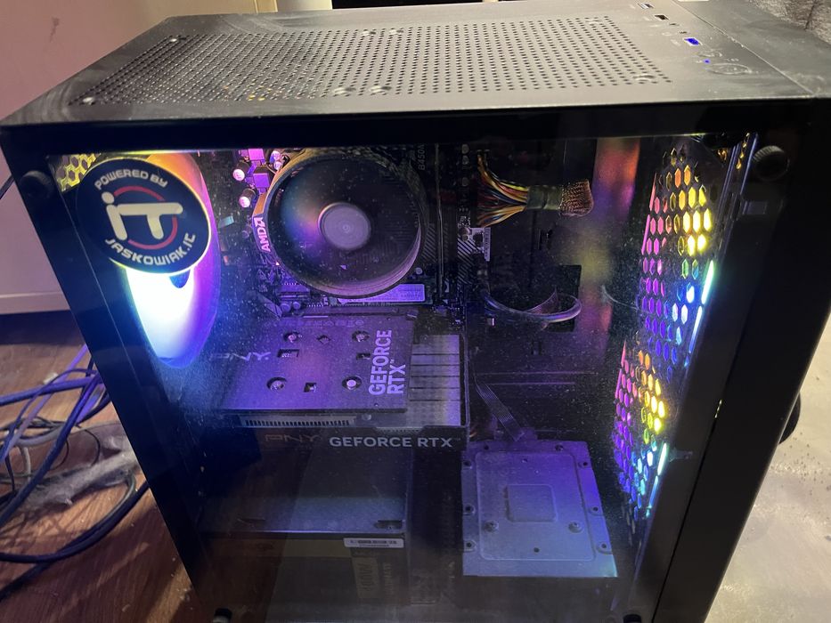 Komputer gamingowy plus  monitor