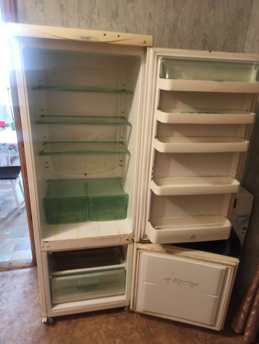 Продам холодильник Снайге на запчастини або під ремонт.самовивіз