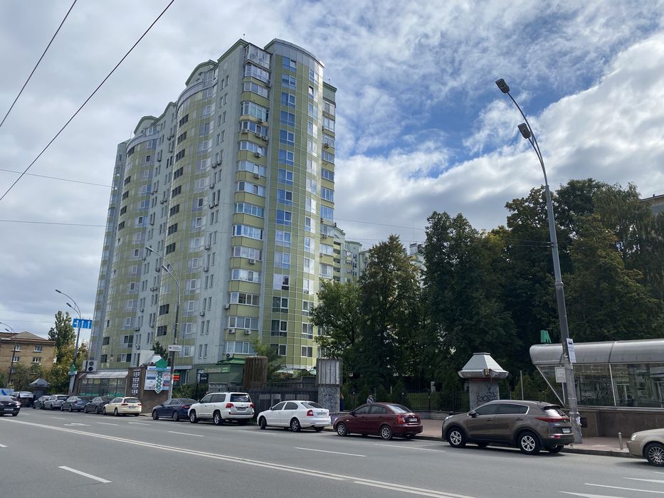 Салон, магазин, офіс 55 кв.м, біля метро, Коломиївський провулок 17/31