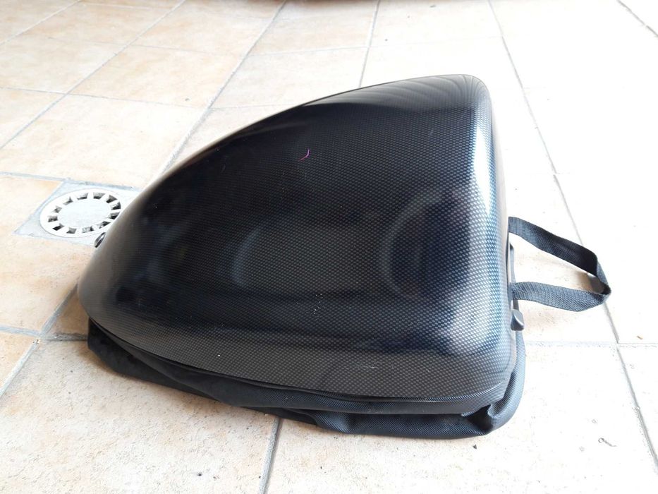 Top Case (bagageira) semi-nova em carbono para motos de pista por 350€