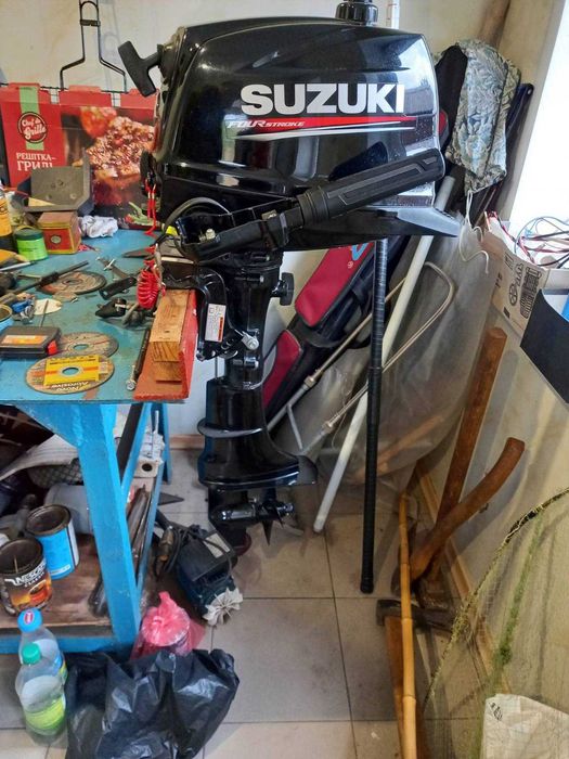 продам надувную лодку килевую