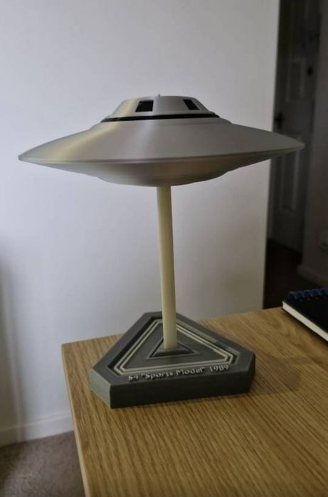 Modelo do OVNI do Bob Lazar com base