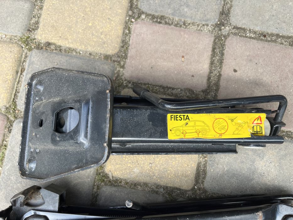 Домкрат ключ буксировочна петля набори