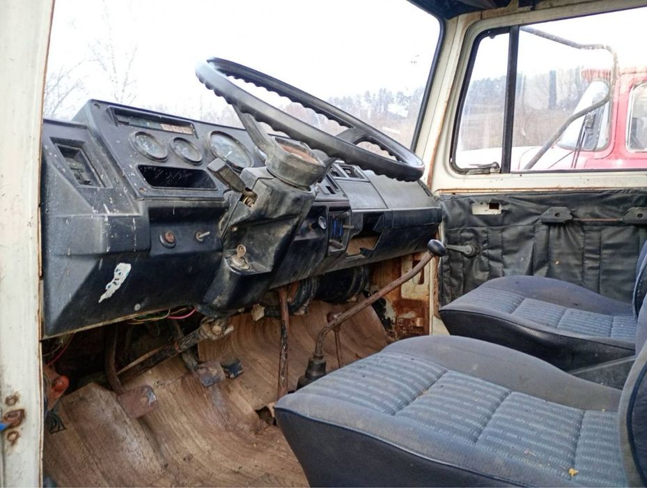 Авто на ходу заводиться і їде кого цікавит за деталями дзвоніть розкаж