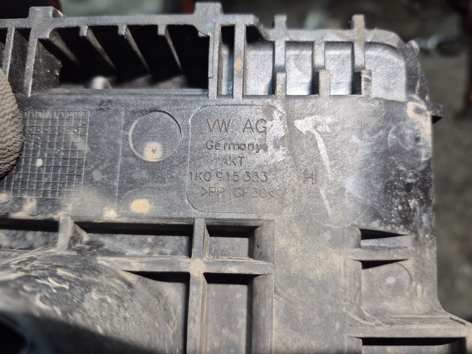 Podstawa obudowa akumulatora vw audi seat skoda a3 golf touran jetta