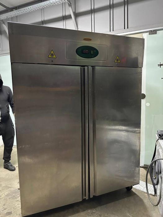 Продаю обладнання та меблі для кафе (комплект)