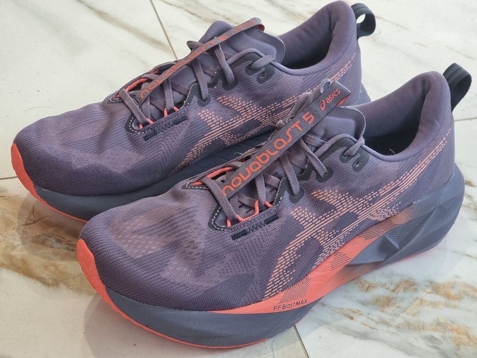Оригінал 100% чоловічі кросівки asics novablast 5  eur 46