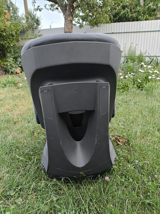 Автомобільне дитяче крісло