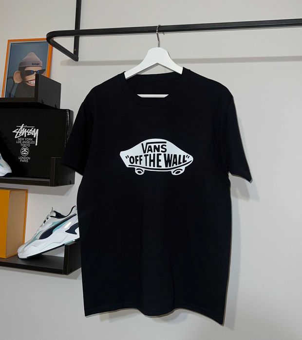 Футболка Vans (чорного кольору)