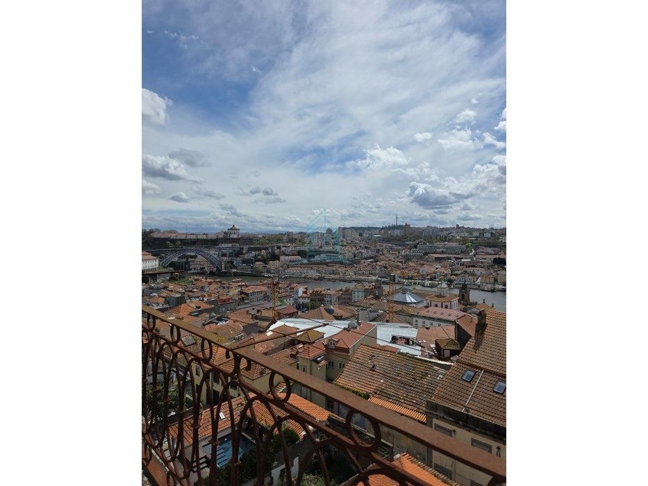 Prédio para Reabilitação na Baixa