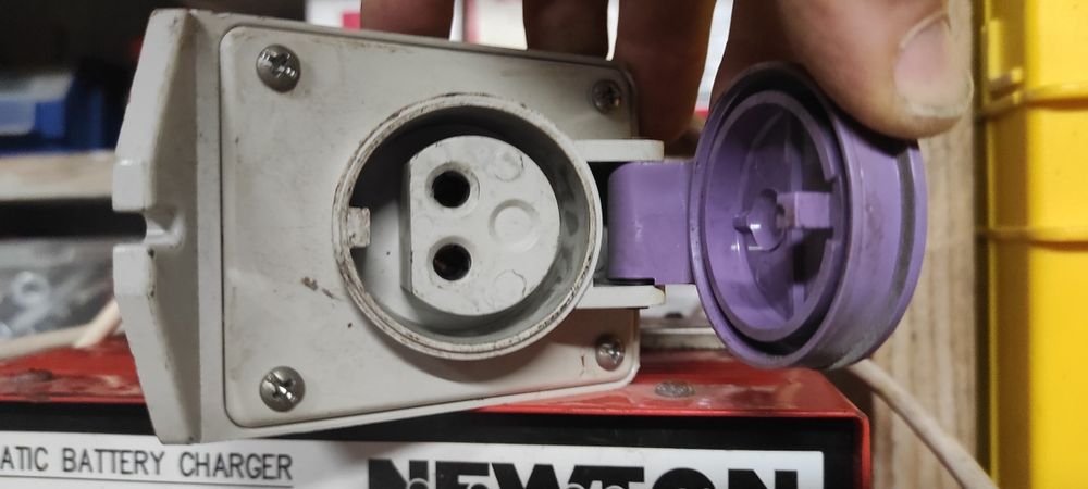 Ładowarka wózka 24v 7A newton 7452