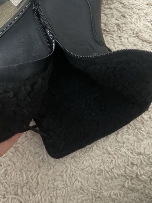 Нові жіночі чорні шкіряні черевики Rieker Z68M1 з хутряною підкладкою.