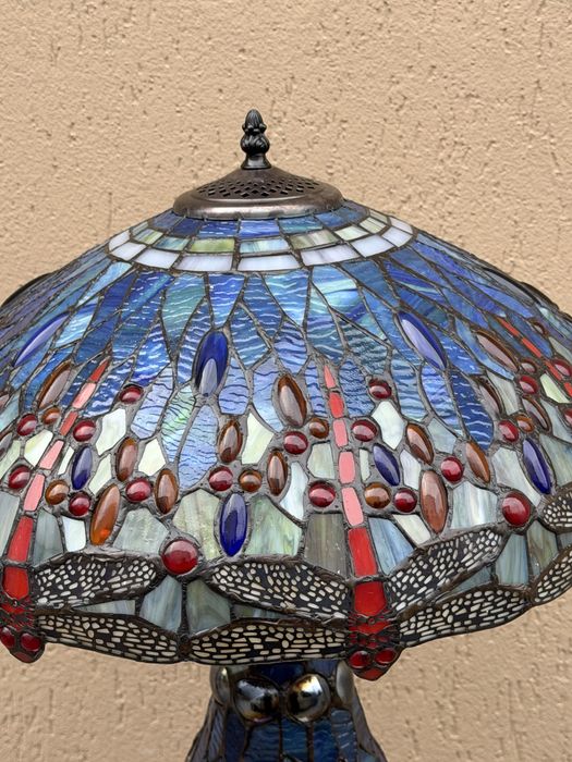 Lampa witrażowa Tiffany ze świecącą nogą