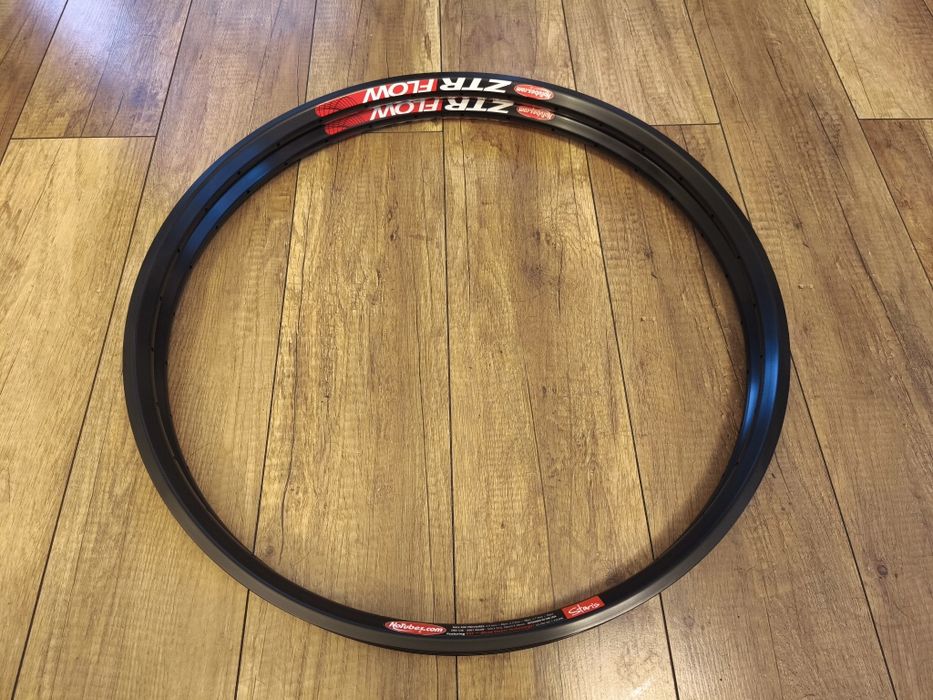 Obręcze Stan's No Tubes ZTR Flow 26". 559x22,6  32h