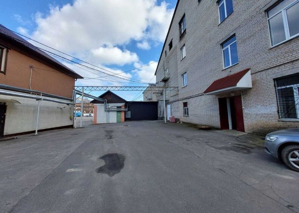 Оренда комерційного приміщення на вул. Замостянська