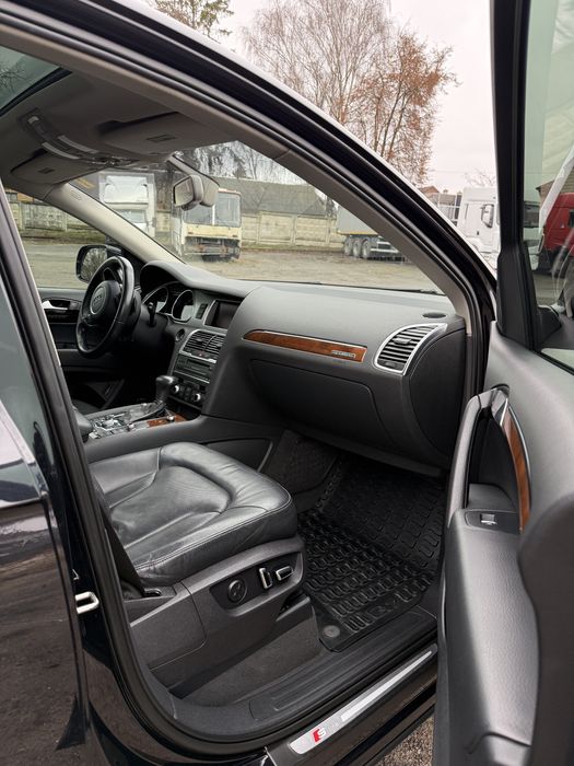 Продаж авто Ауді Q7