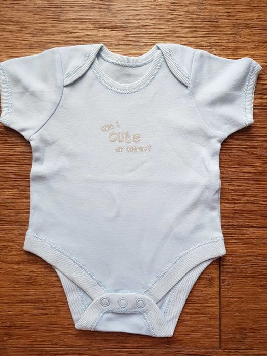 Cherokee – niebieskie bawełniane body z krótkim rękawem rozm. 56