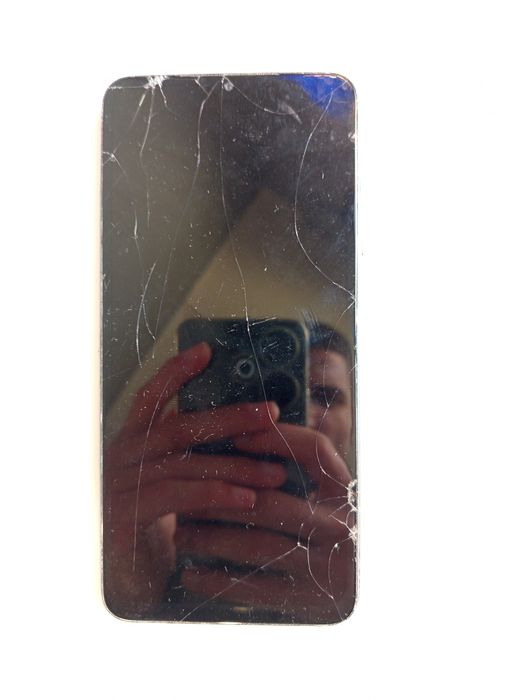 4 Telemóveis com tela quebrada