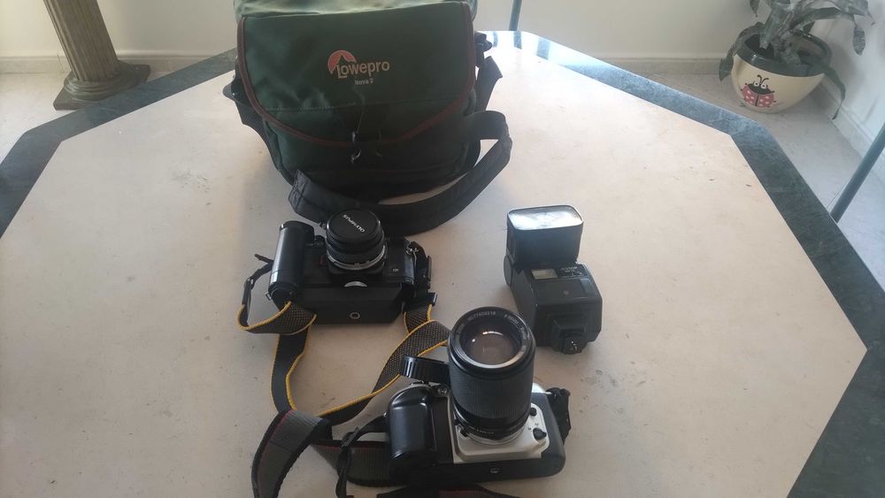 Câmara analóga Nicon F 60vitar,Flash e bolsa, pode ser vendido separadamente