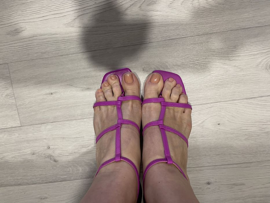 Продам босоножки SCHUTZ