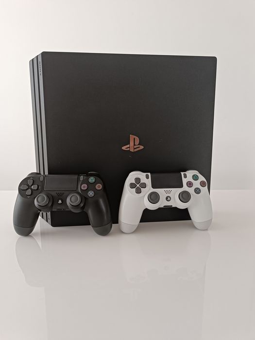 PS4 Pro 1Tb + 2 comandos