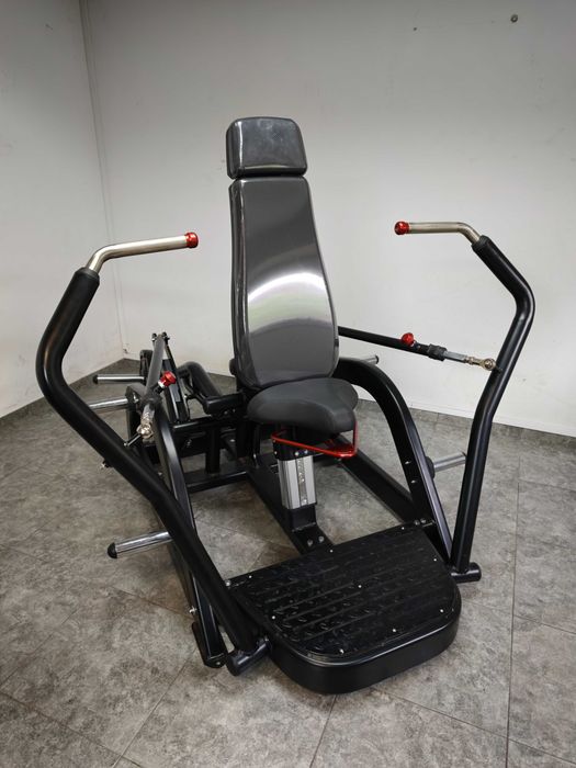 Flat Chest Press Premium – nowa maszyna typu hammer do ćwiczenia mięśni klatki piersiowej atlas siłownia fitness