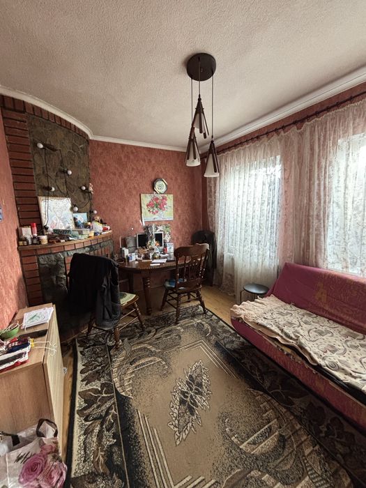 Продается хороший двухэтажный дом. Отличный район. Славянск.